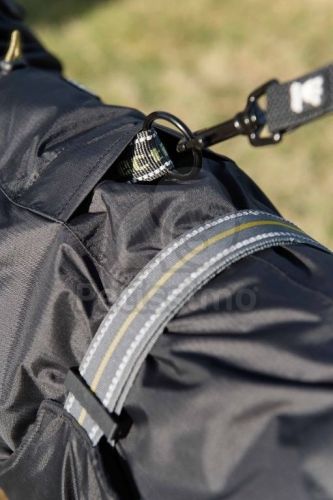 Hurtta Summit Parka kutyaruha - fekete  20 cm